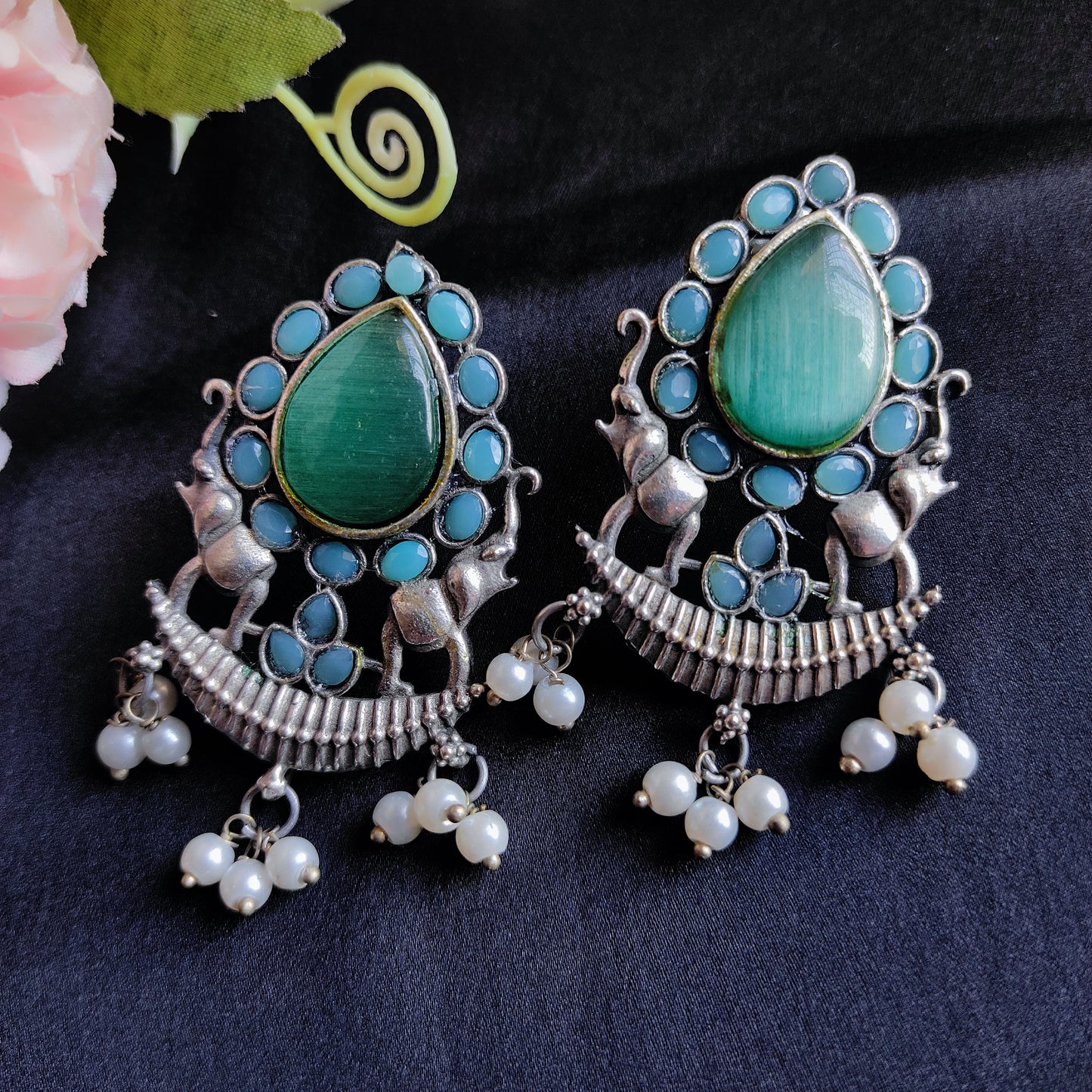 Turquoise Vinata monalisa stone earring