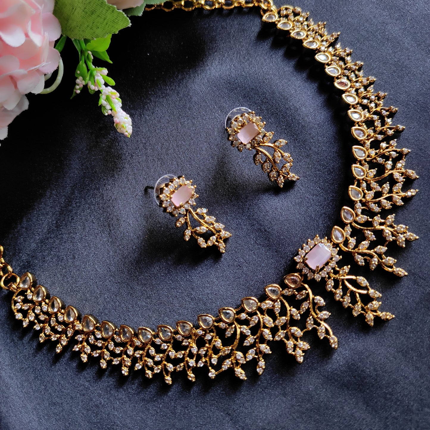 Flower design baby pink necklace set