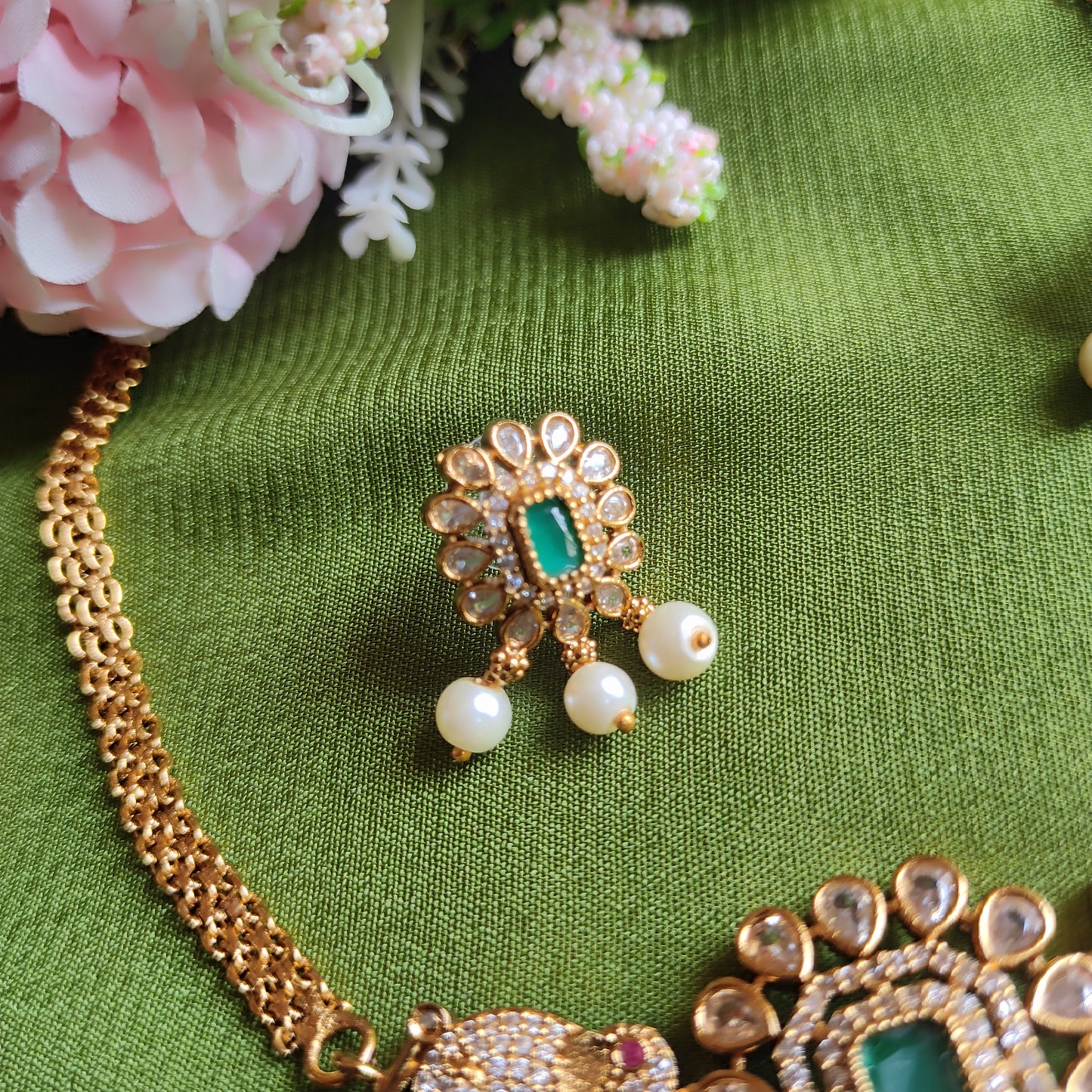 Elephant motif green choker necklace set
