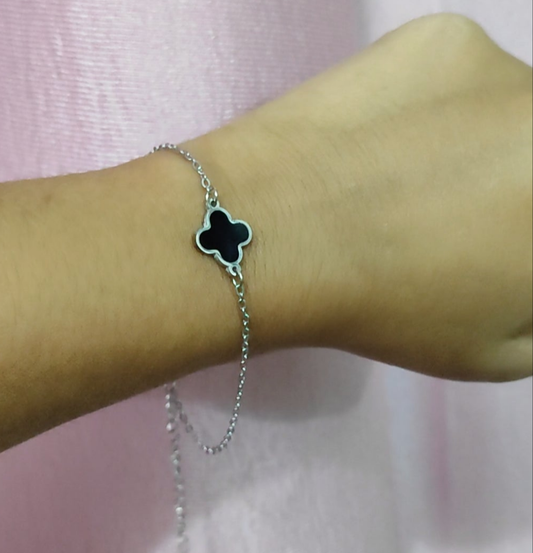 Elegant silver bracelet