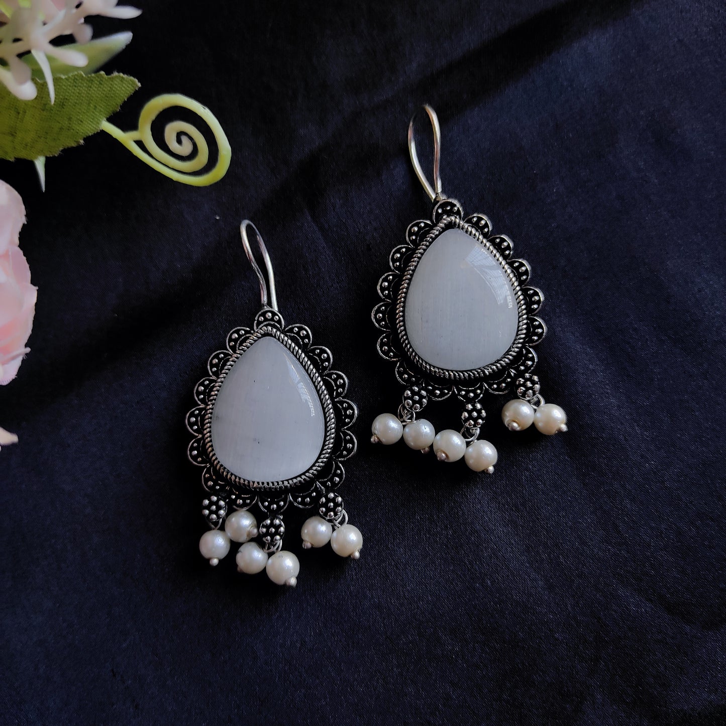 White luna monalisa stone earring