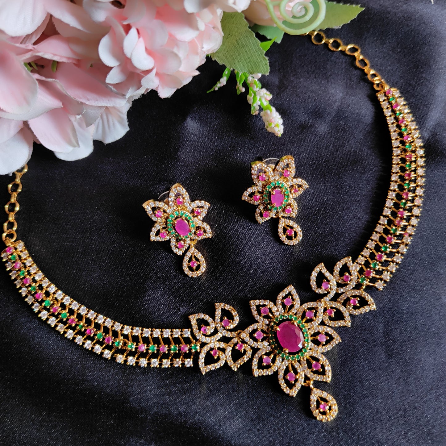 Beautiful flower petal Green & Pink necklace set
