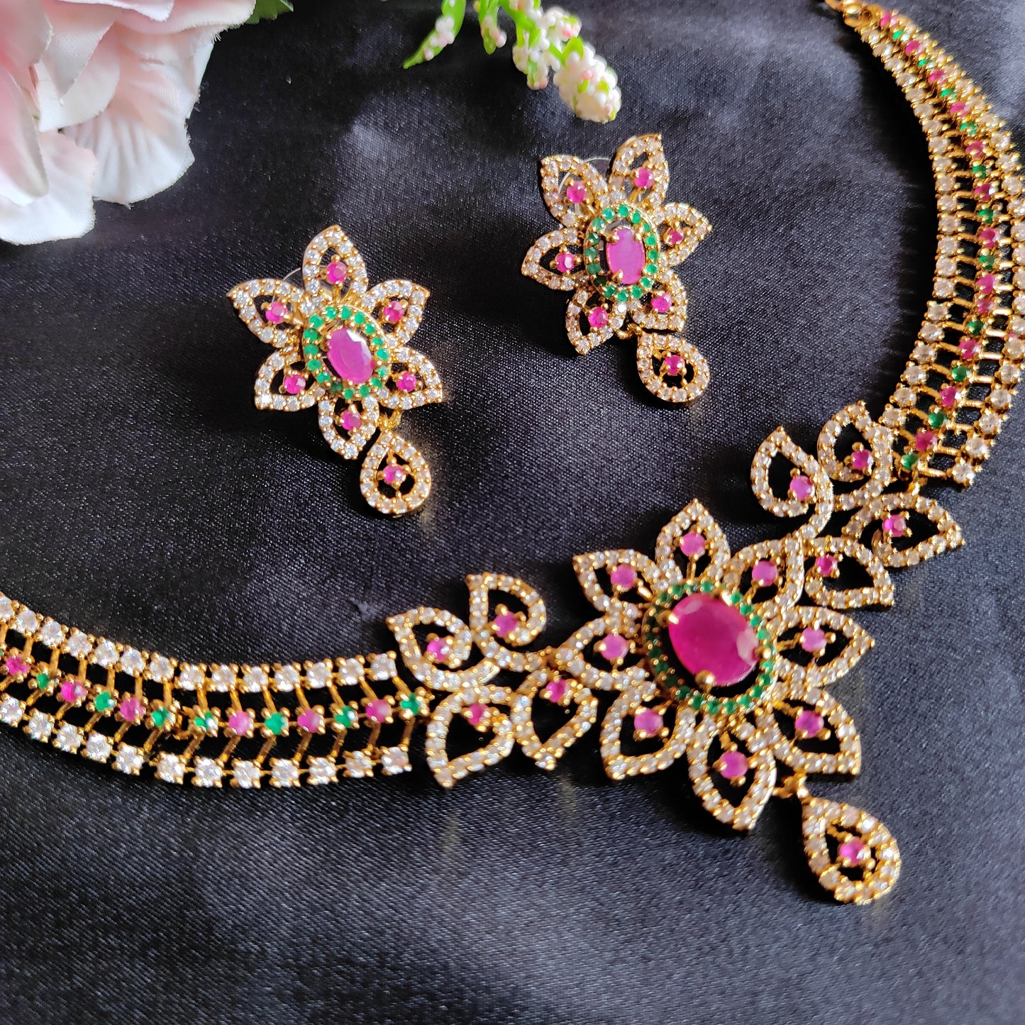 Beautiful flower petal Green & Pink necklace set