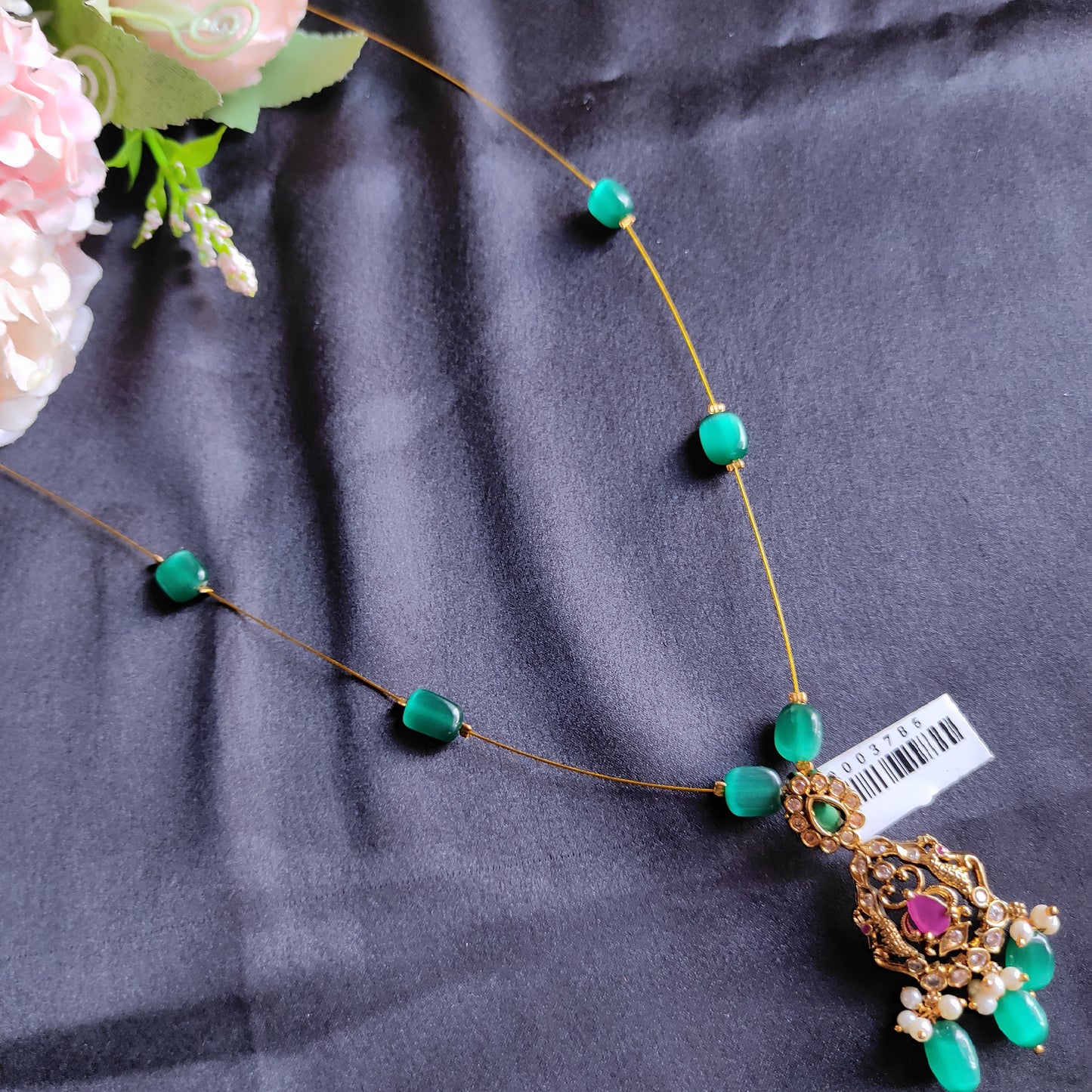 Invisible necklace in green