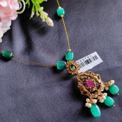 Invisible necklace in green