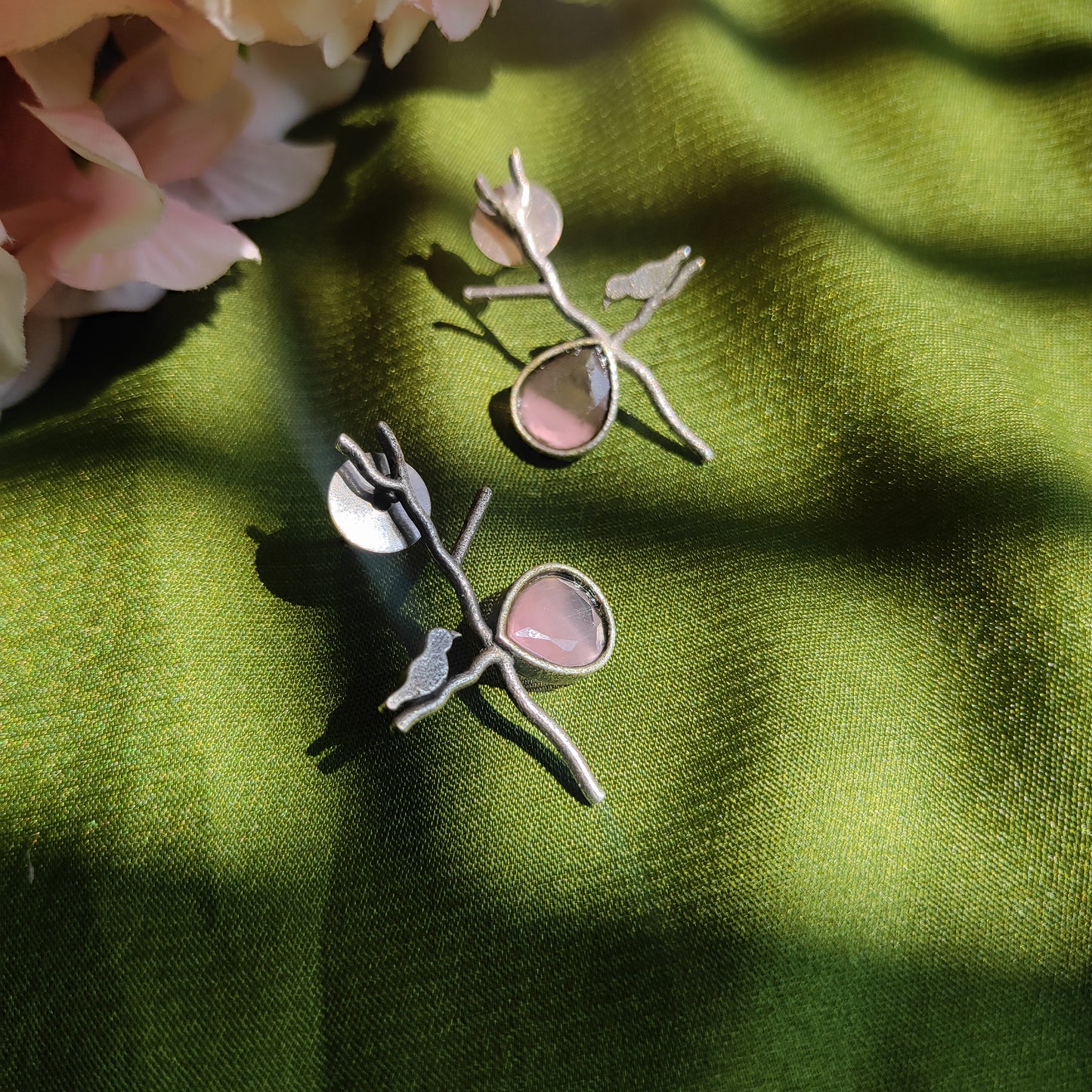 Bird & leaflet earrings in Pink