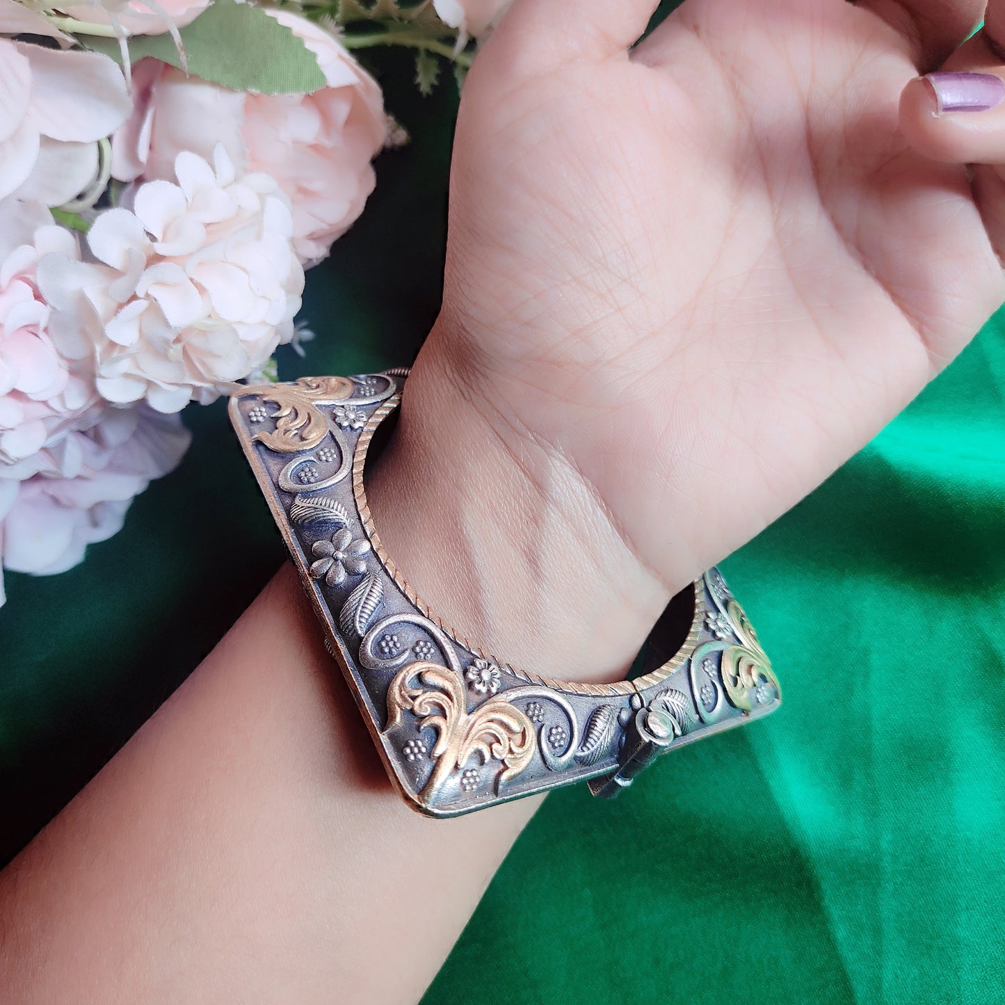 Dual tone floral Design Bangle kada Square