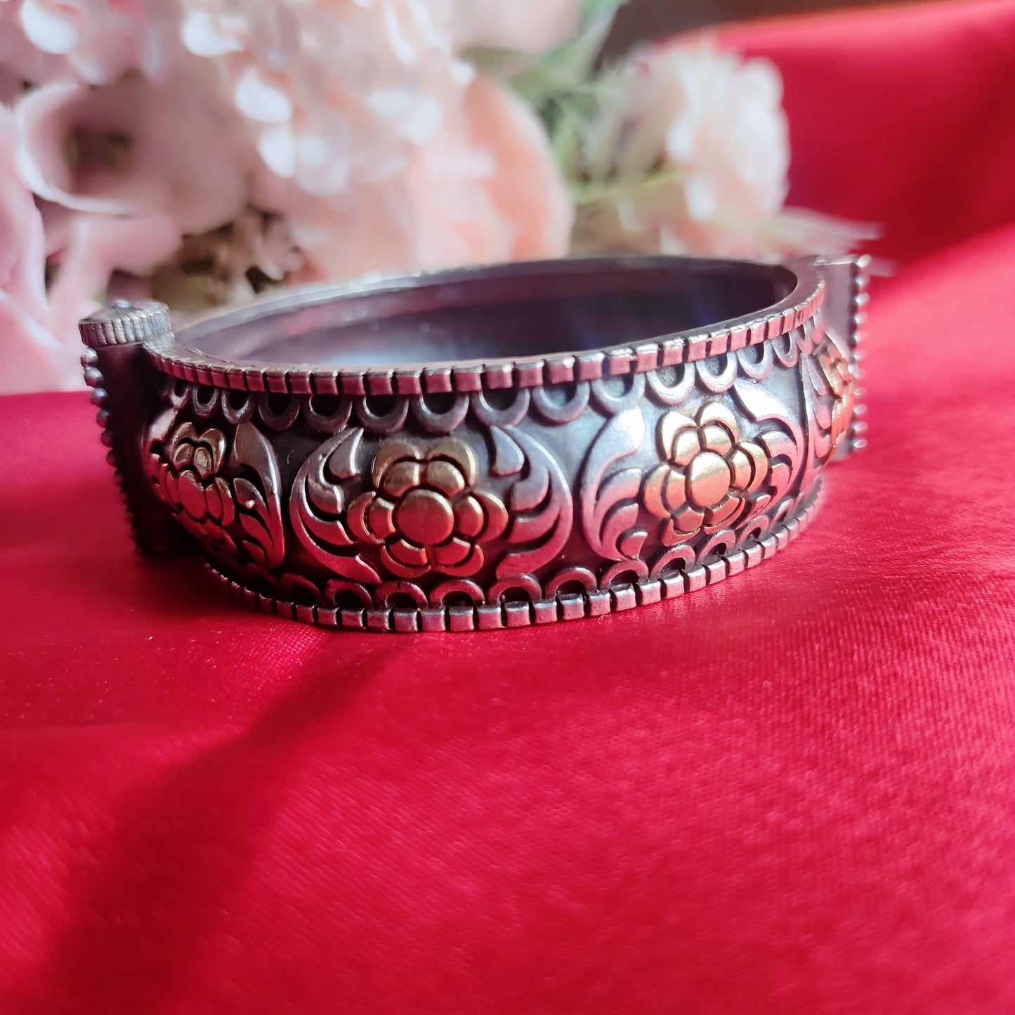 Dual tone floral Design Bangle kada