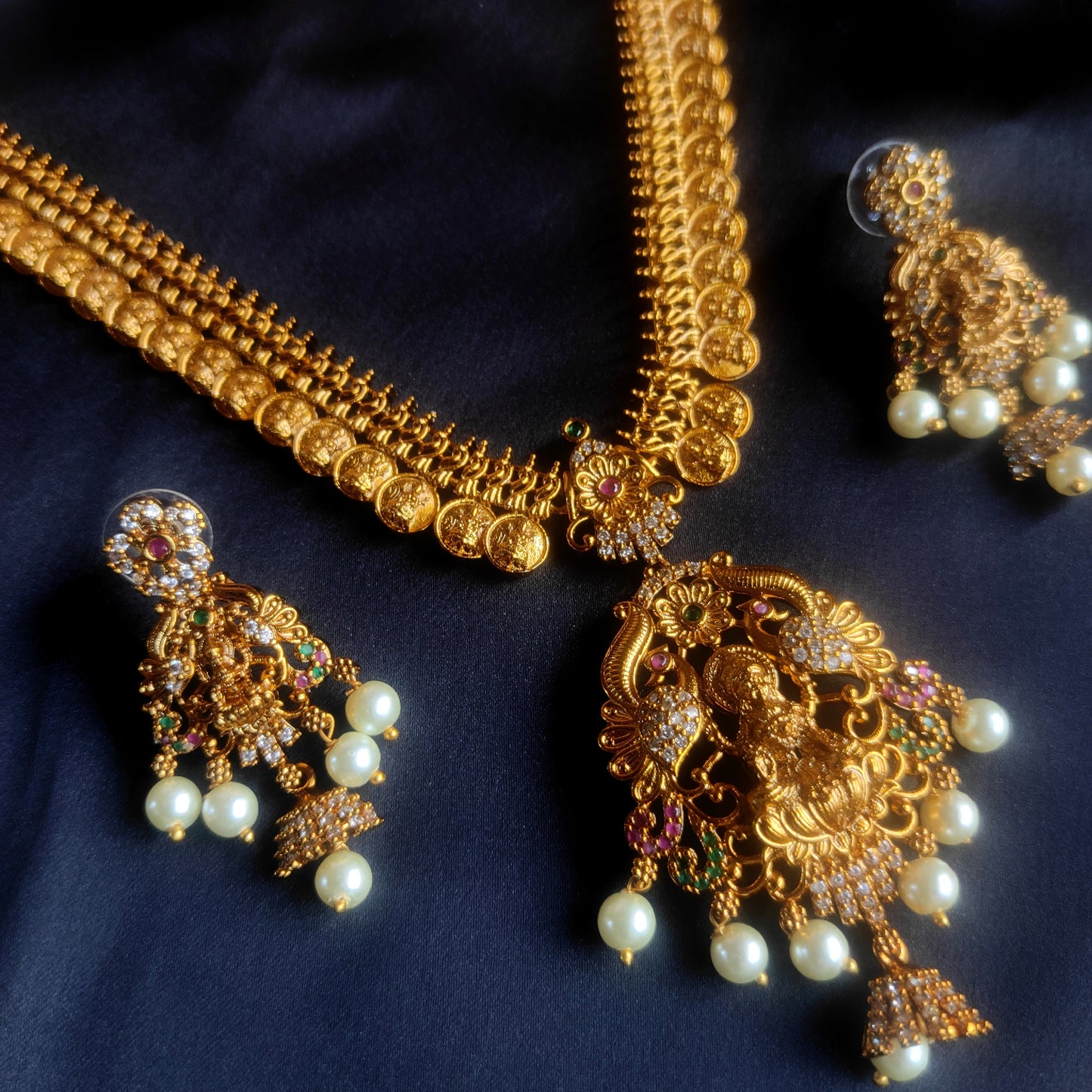 Lakshmi motif necklace set