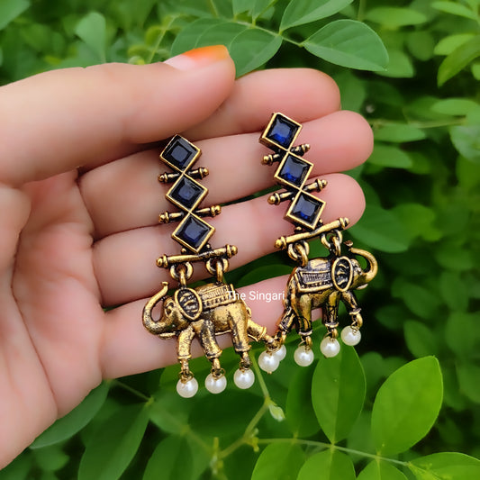 Long elephant motif earrings - Blue