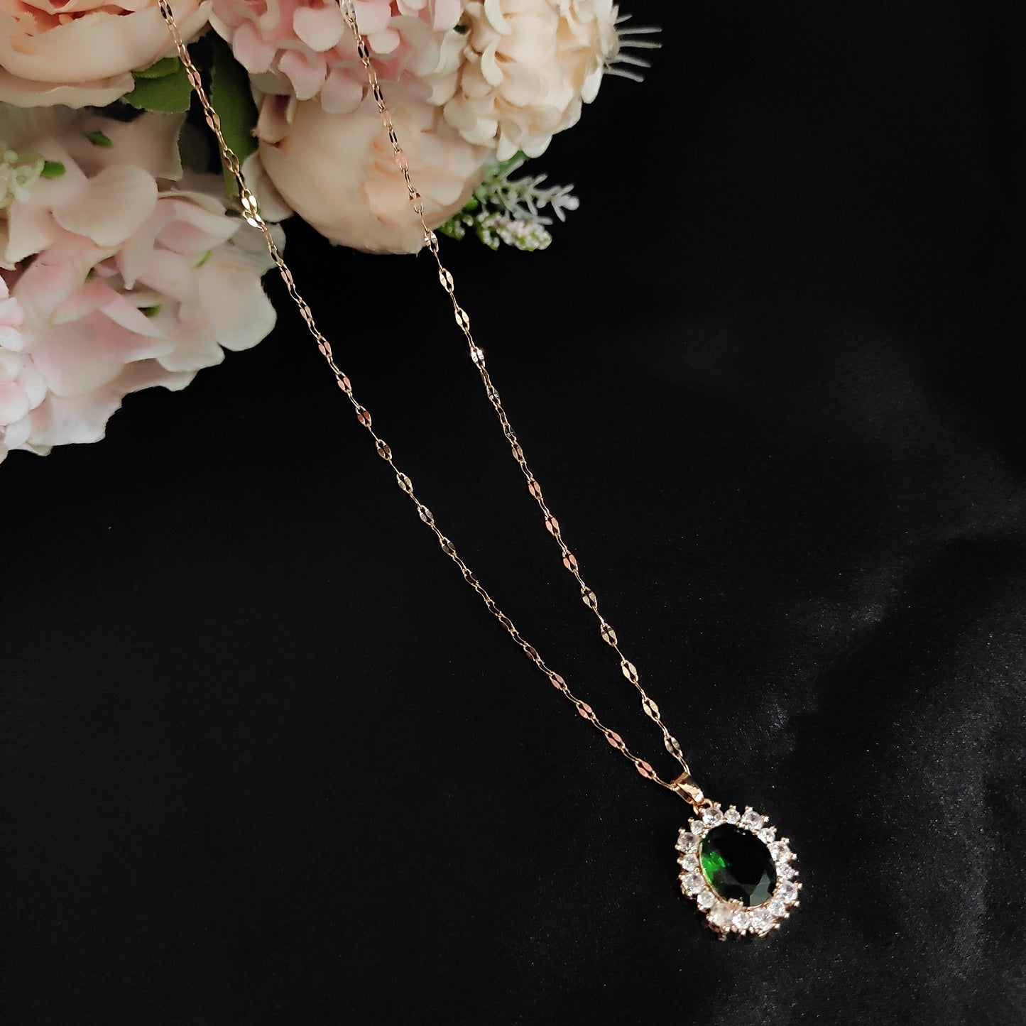 Anti tarnish chain - Gold with emarald pendant