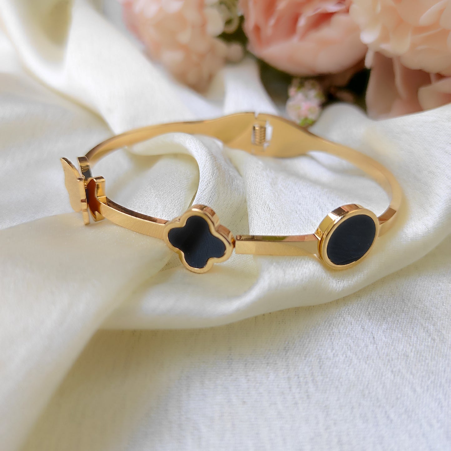 Classy anti tarnish bracelet best for office wear