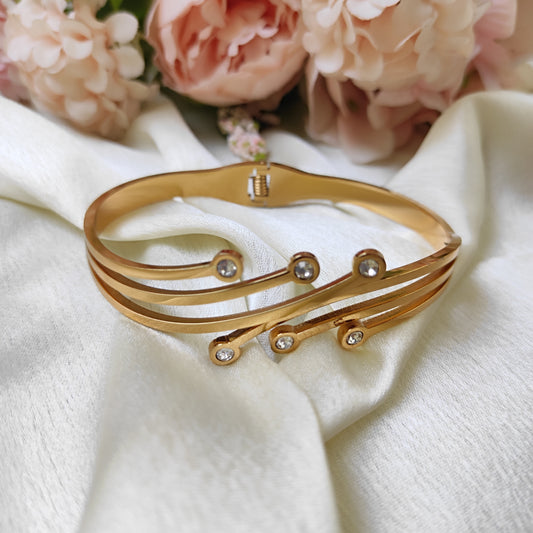 Elegant anti tarnish bracelet