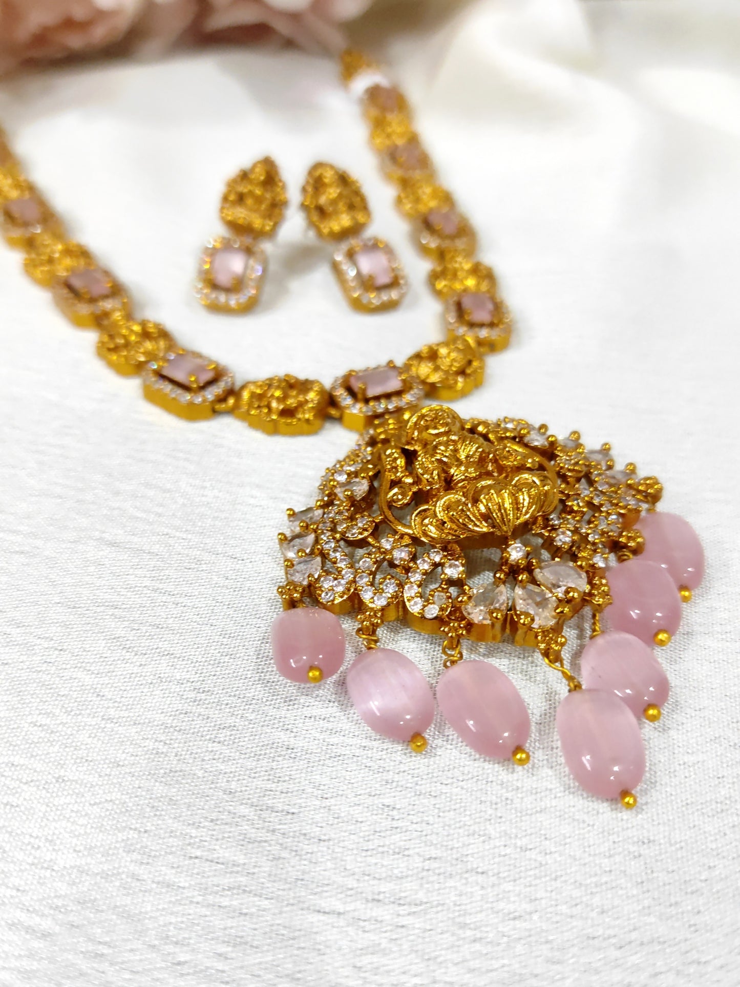 Lakshmi motif necklace set (Blush pink)