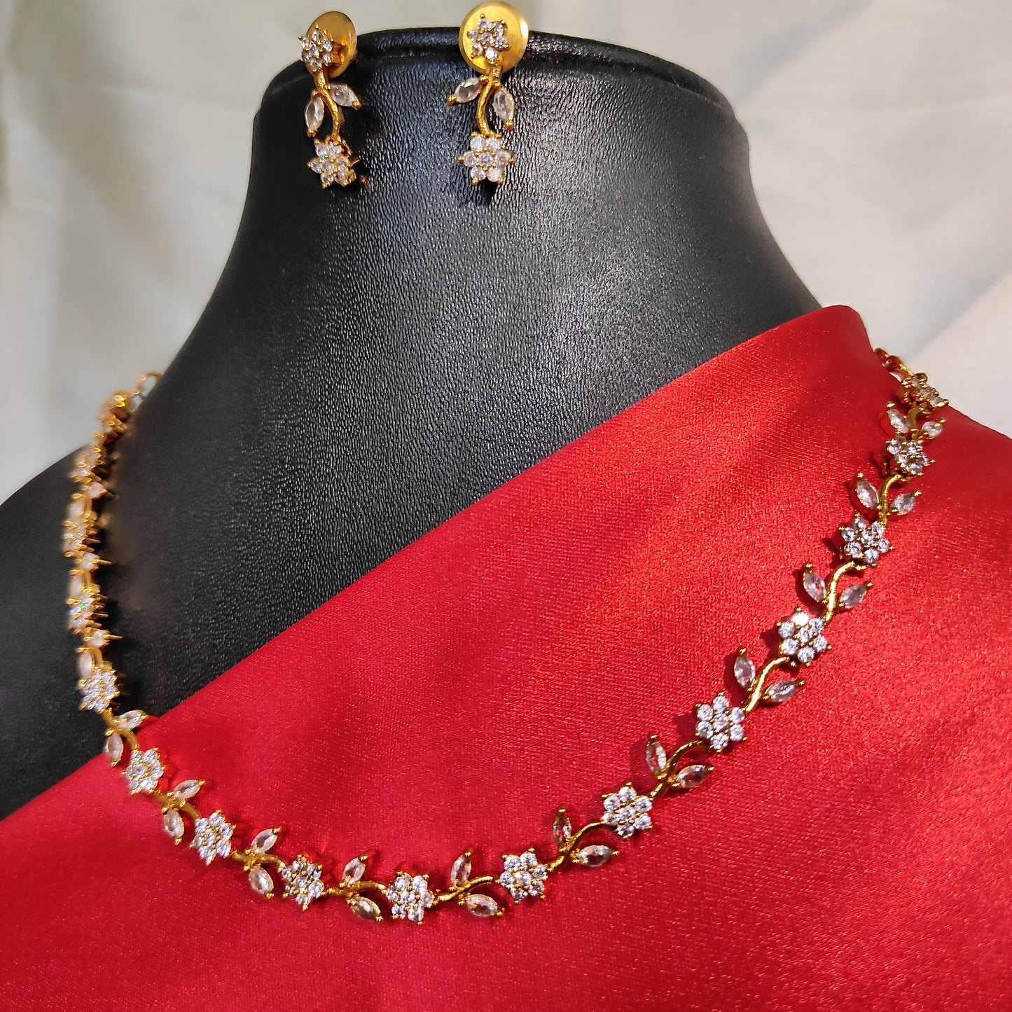 Beautiful floral white stone necklace set(Back chain included)