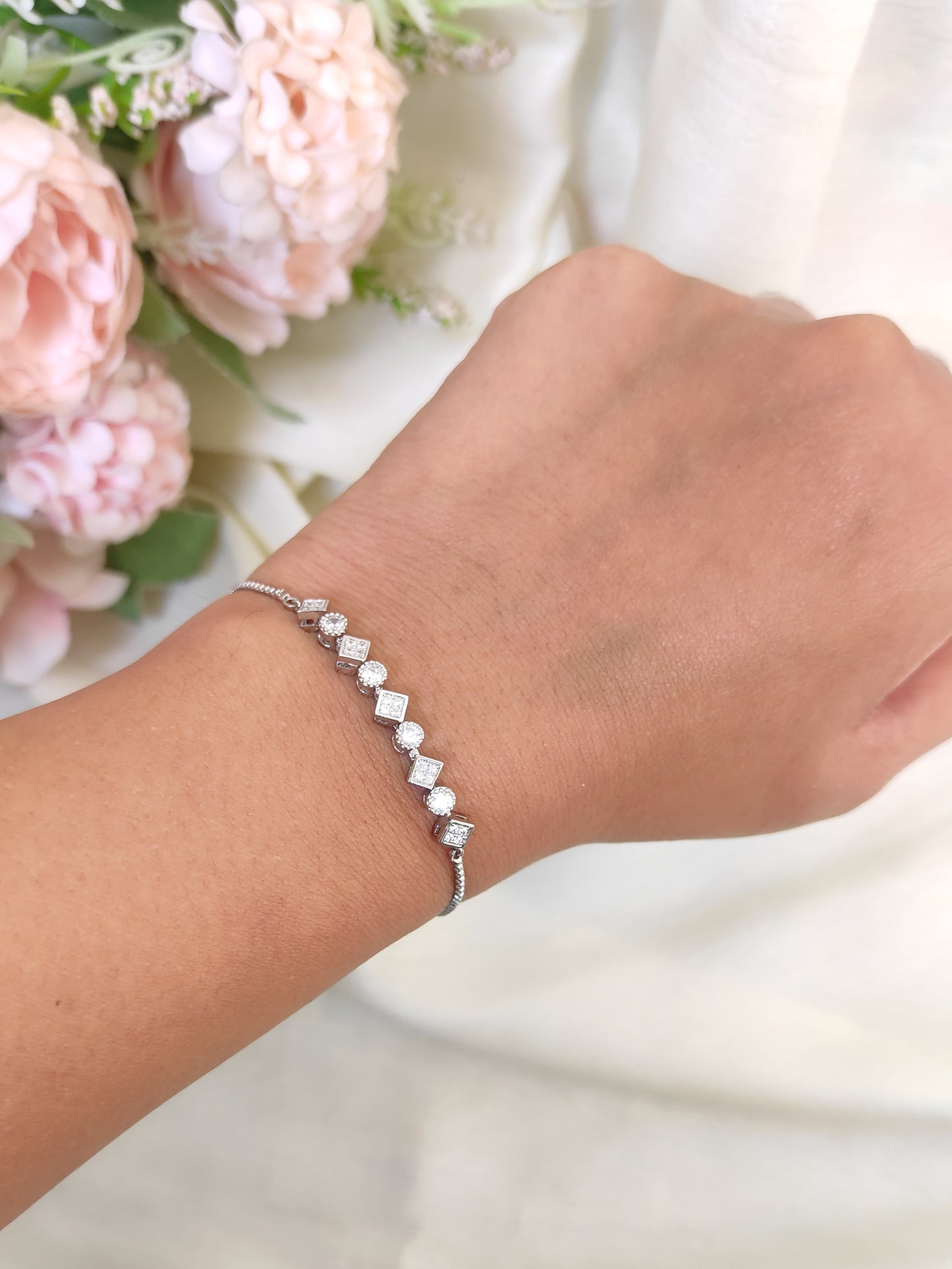 Daily to Party Wear Adjustable Crystal Bracelet – Geometric Style