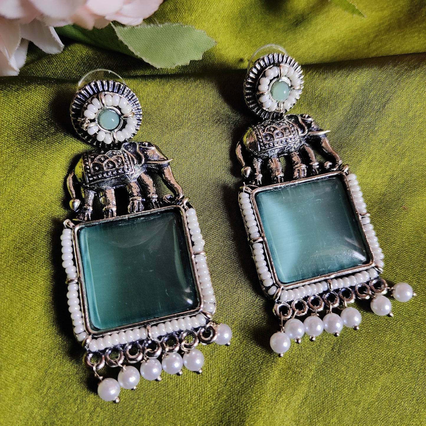 Mint green elephant🐘 monalisa stone earring