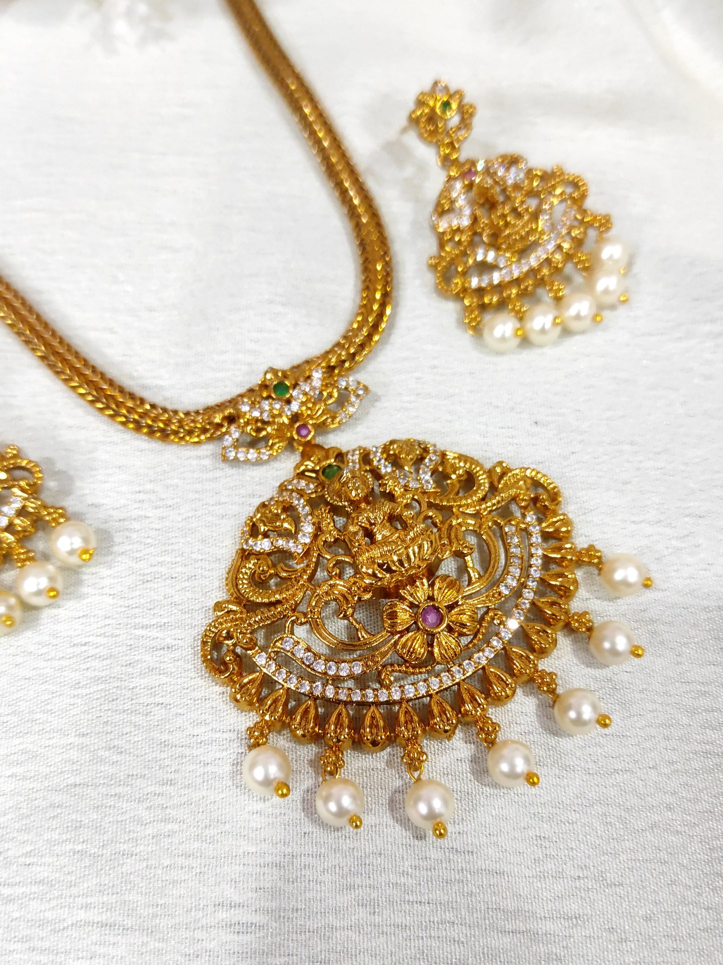 Nantadu with lakshmi motif pendant