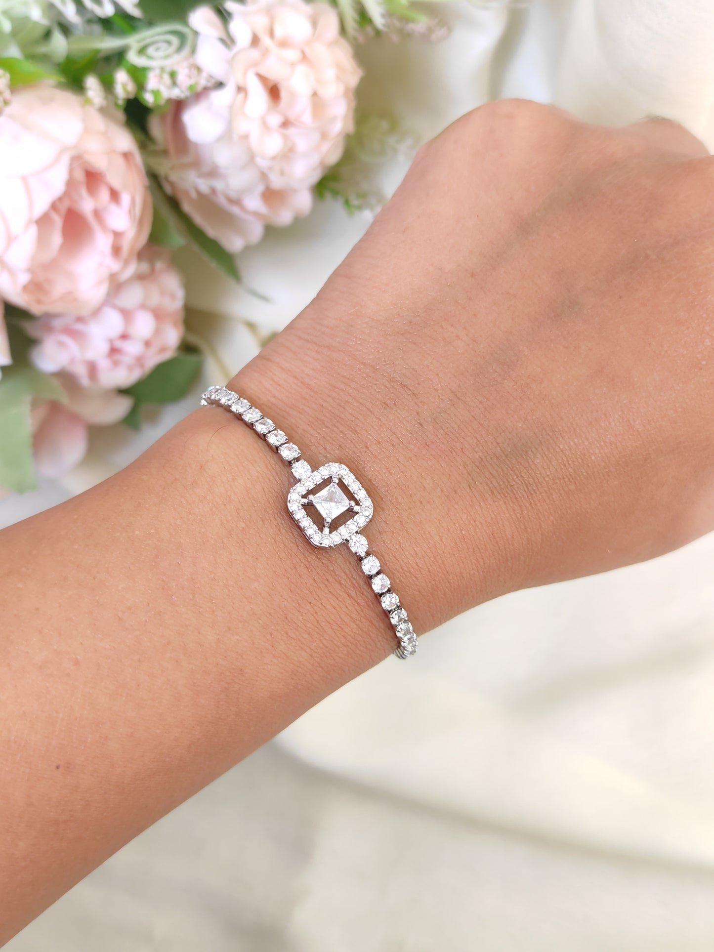Classic Adjustable Diamond-Look Bracelet for Women
