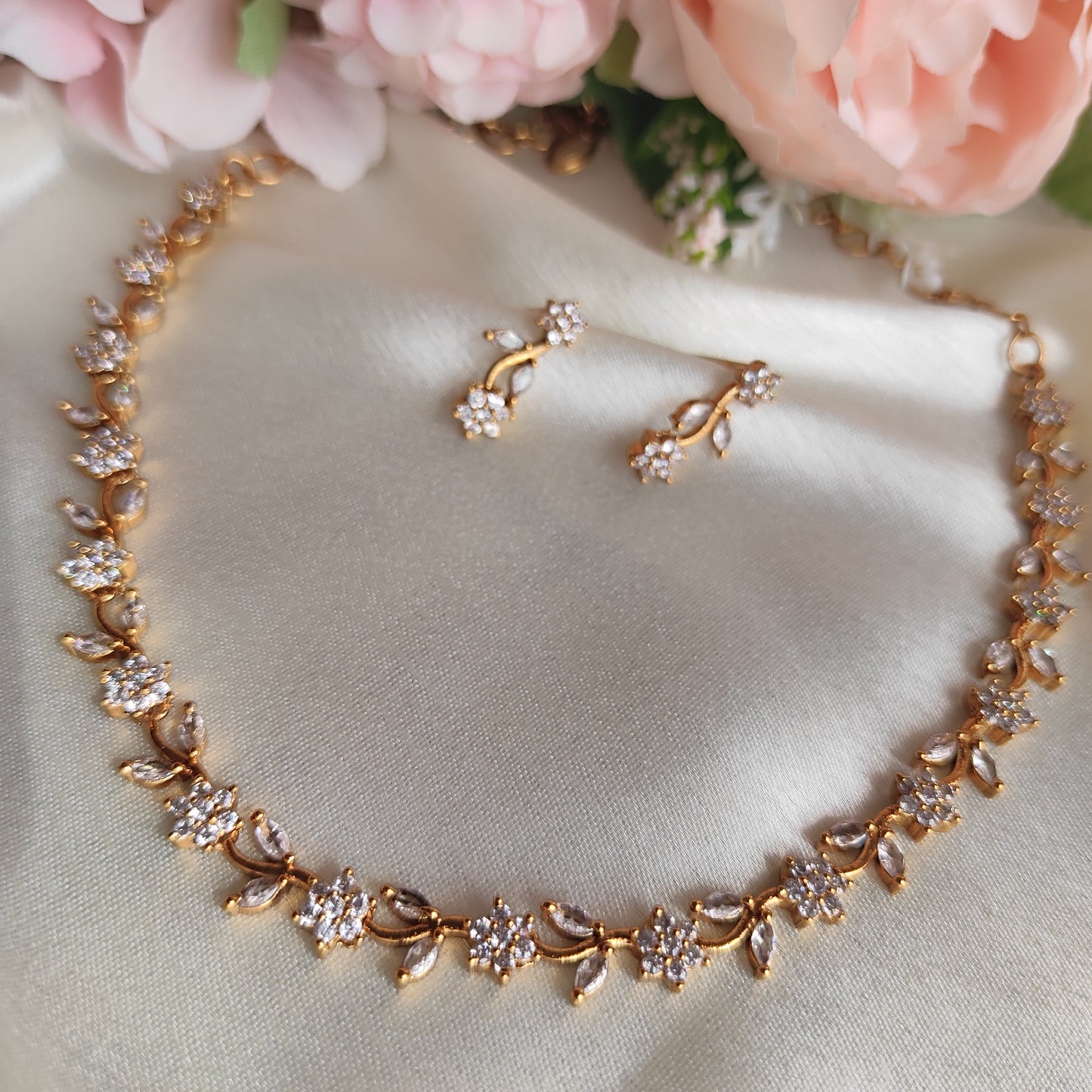 Beautiful floral white stone necklace set(Back chain included)