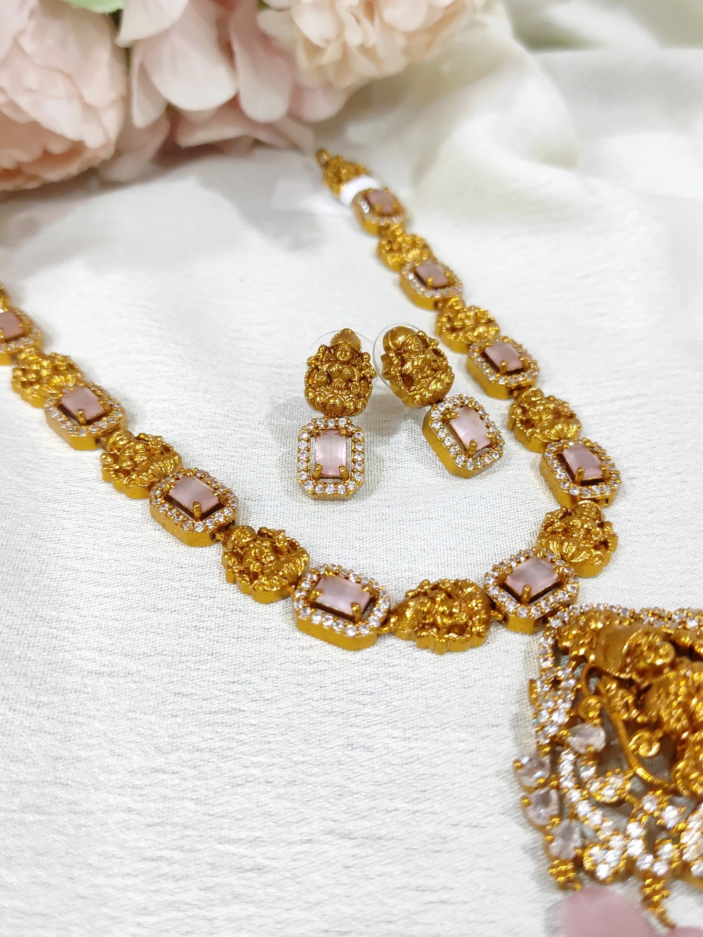 Lakshmi motif necklace set (Blush pink)