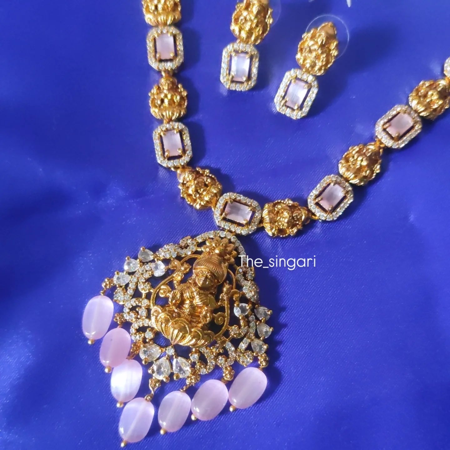 Lakshmi motif necklace set (Blush pink)